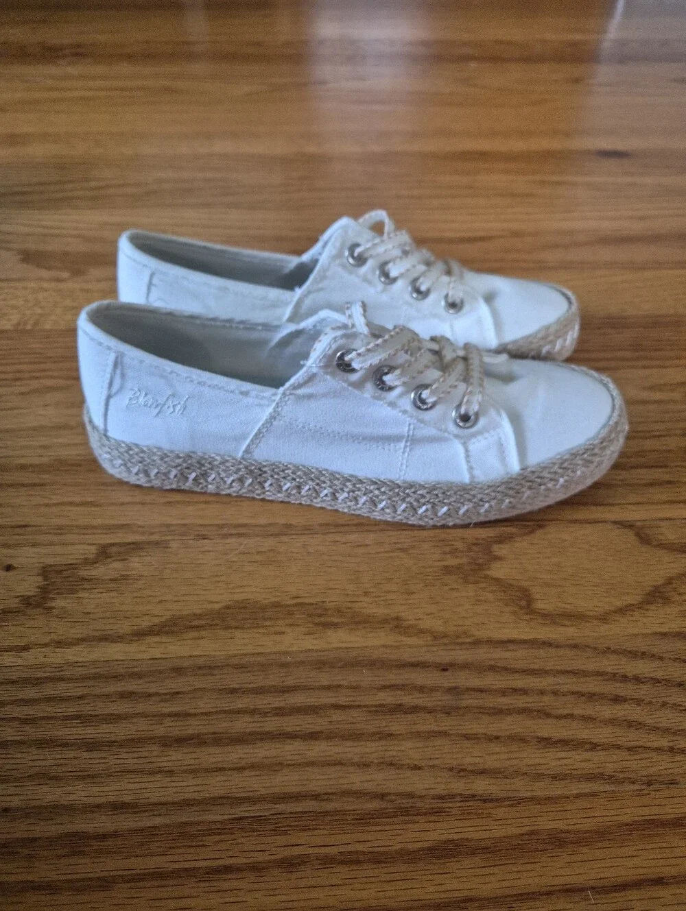 Blowfish Women’s White Canvas Espadrille Lace-Up Sneakers, size 8 NWOB